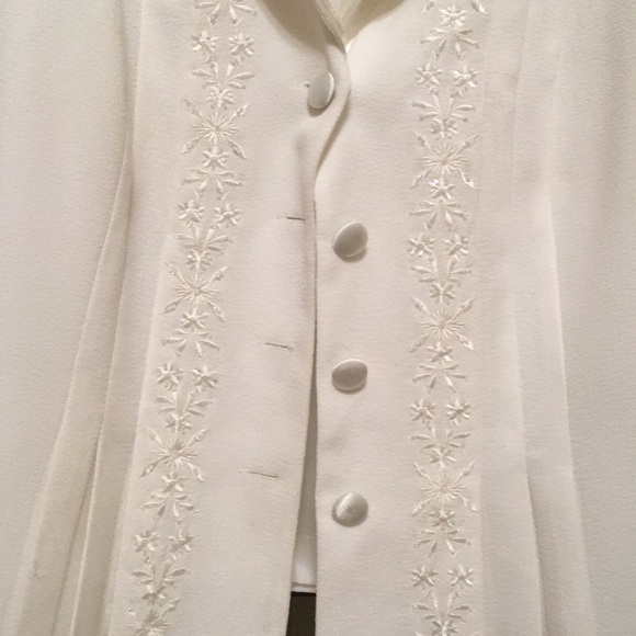 White dress suite - Picture 4 of 8